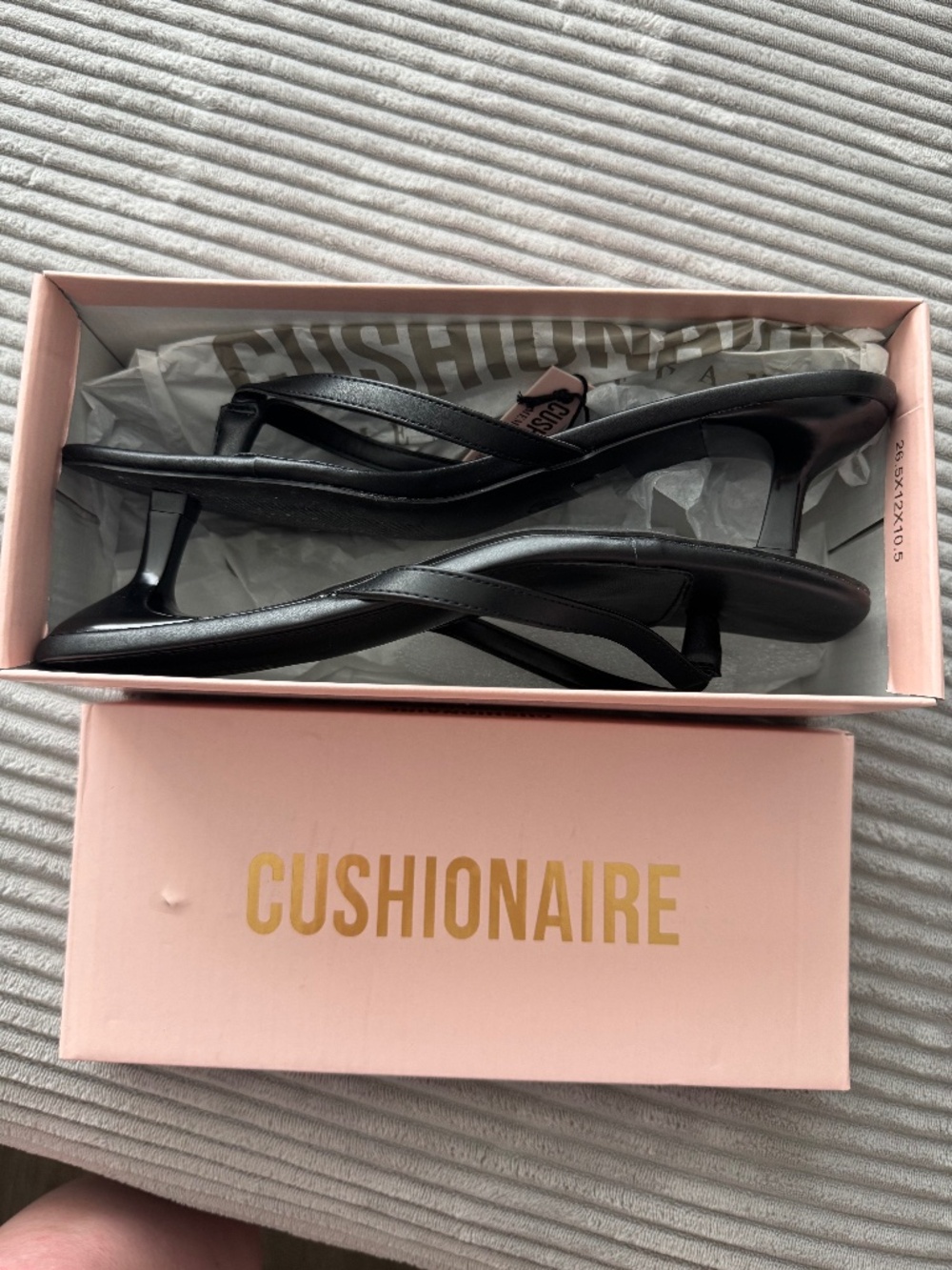 CUSHIONAIRE Miami Kitten Heel Thong Sandals Memory Foam Sz 8 NWT